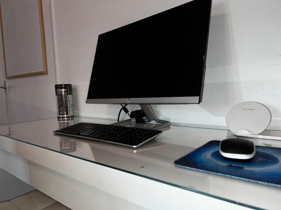 Apartment 1-bed Flat With Fast Wi-fi In Prime Location 15mins From *
