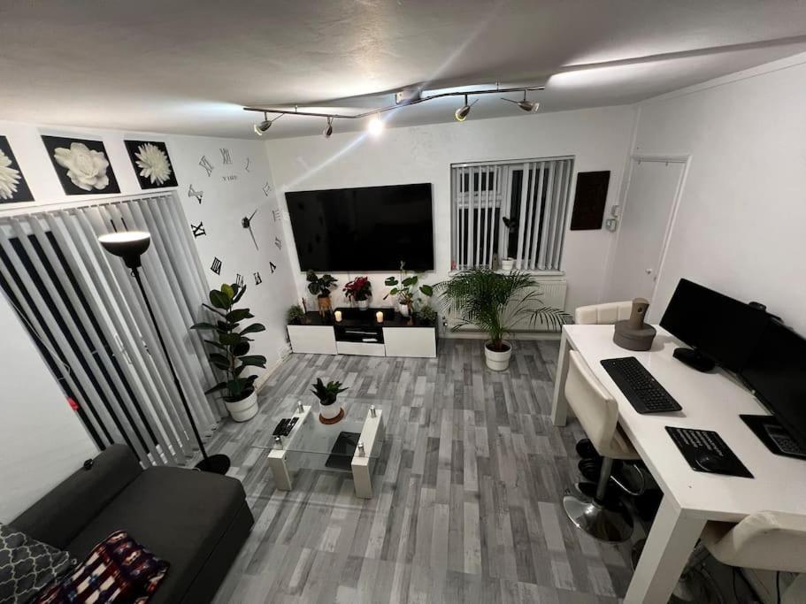 1-bed Flat With Fast Wi-fi In Prime Location 15mins From London