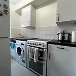 1-Bed Flat With Fast Wi-Fi In Prime Location 15Mins From Central London