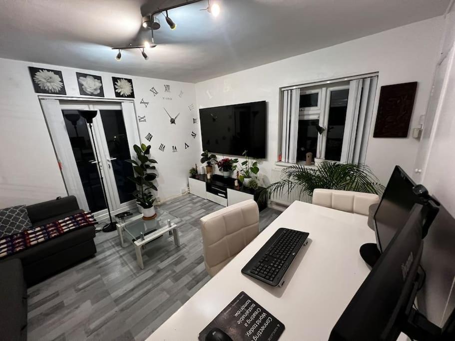 Appartamento 1-bed Flat With Fast Wi-fi In Prime Location 15mins From